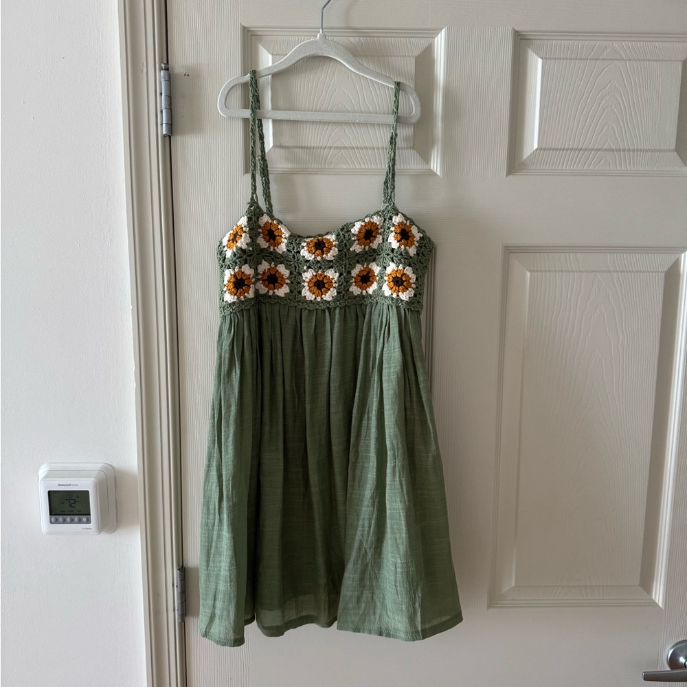 NWOT VICI Olive Crochet Trim Top